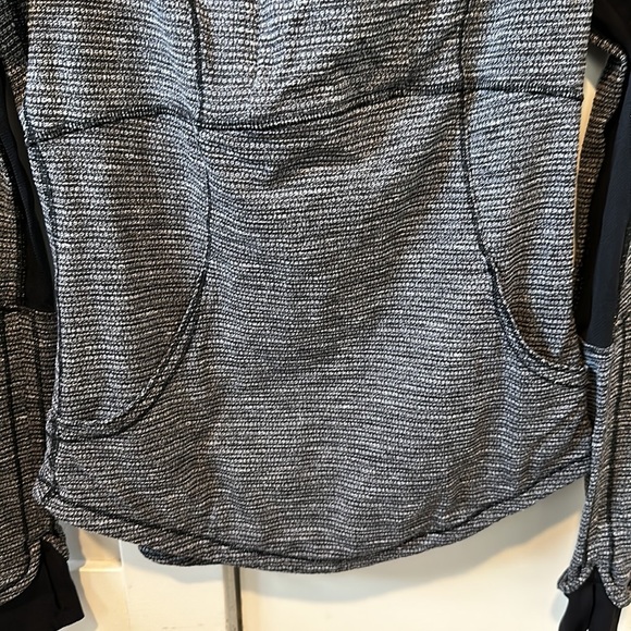 [Lululemon] Half-zip Running Top - Picture 3 of 9